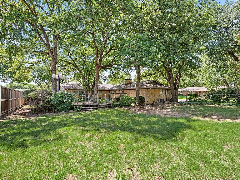 1332 Brookside Dr — Photo 16