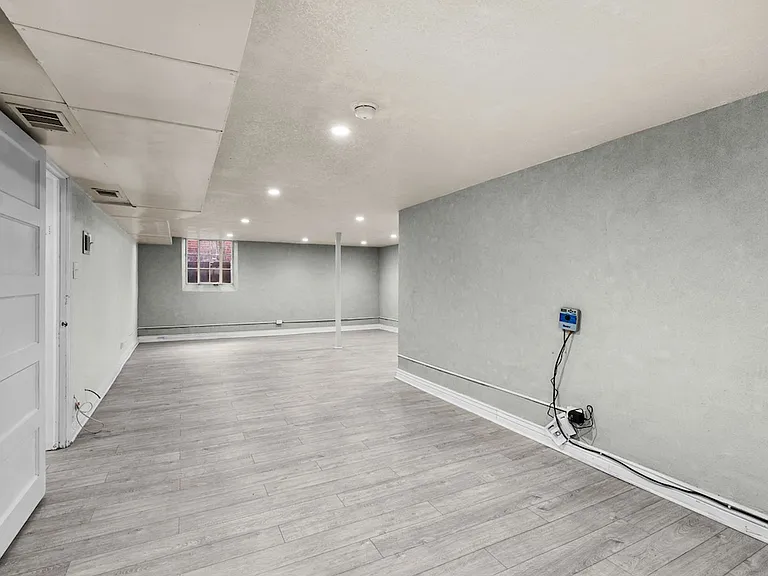 3085 N Clermont St — Photo 21