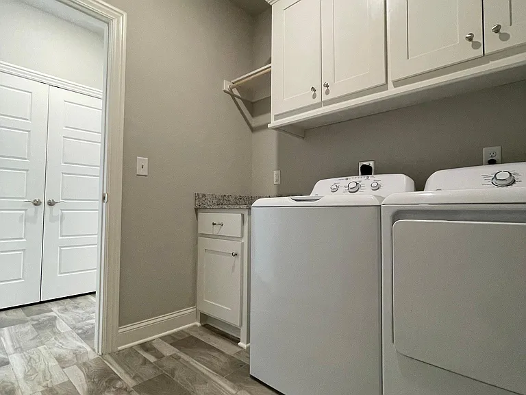 421 Linda Ln — Photo 26