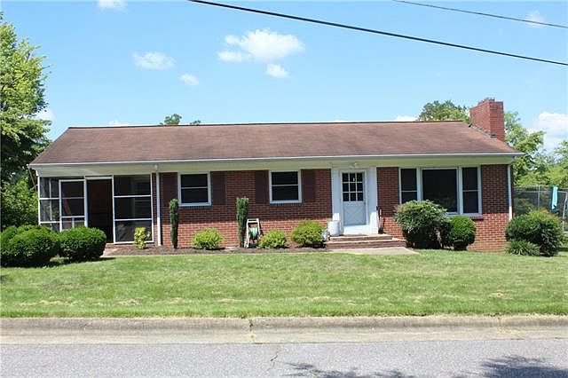 1st image of 705 Circle Dr NE