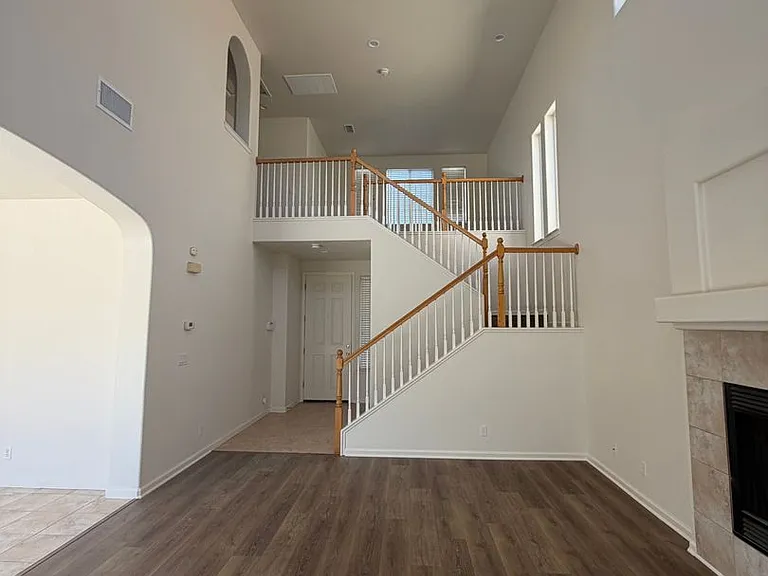 702 Chandon Dr — Photo 11