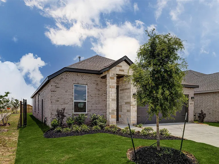 31715 Wild Meadow Dr — Photo 2