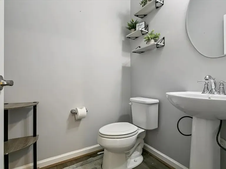 622 Newman Dr — Photo 4