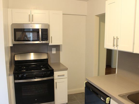 3rd image of 4601 39th Ave APT 414