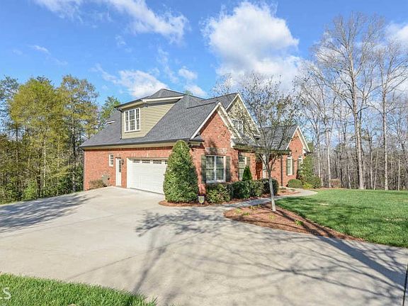 2nd image of 469 Beachwood Dr