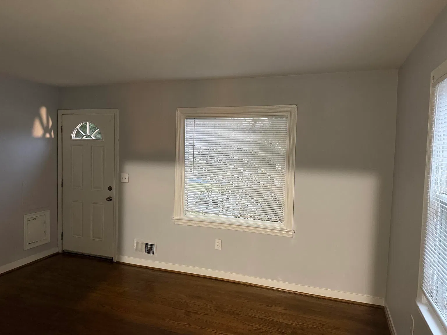 3 bed, 1.0 bath, 850 sqft, $1,025 — Photo 2