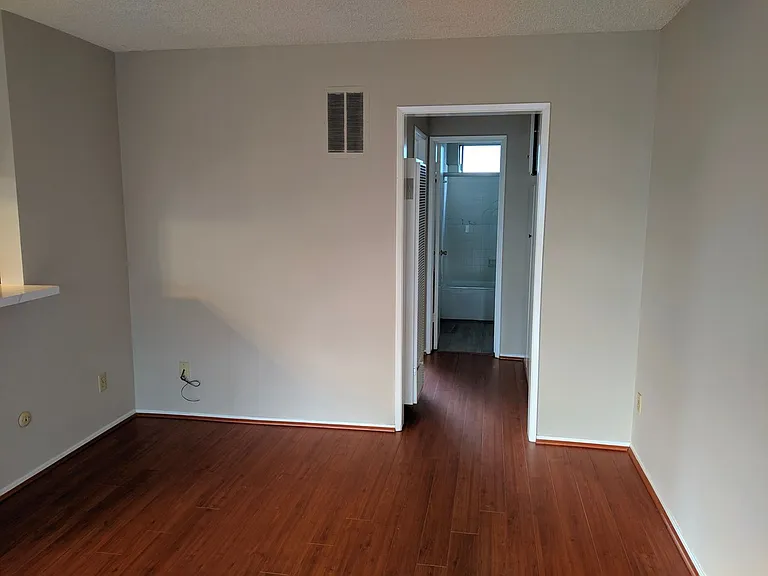 New Hampshire Apartments — Photo 8