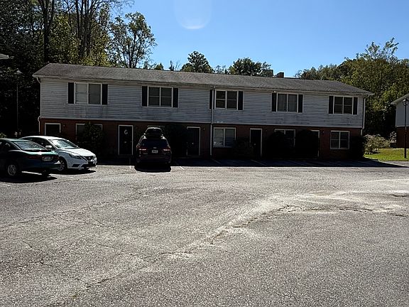 3rd image of 25 Clark Dr