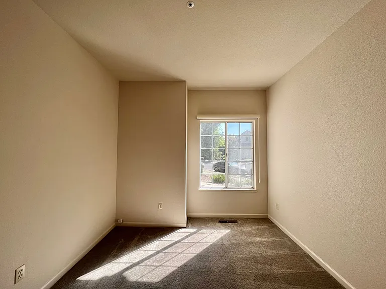 2160 Camenson St — Photo 10