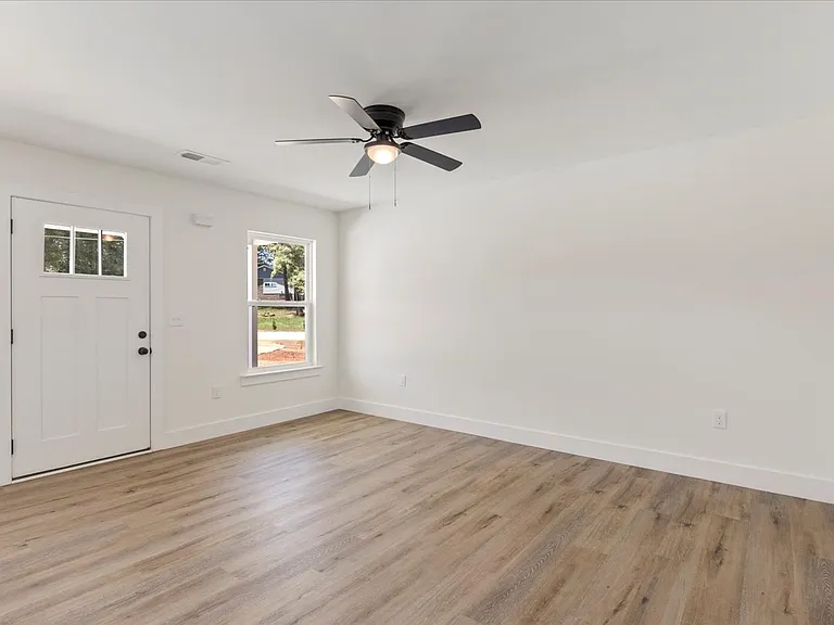 Arlington Townes Modern 3-Bedroom Townhomes in Greer, SC — Photo 16
