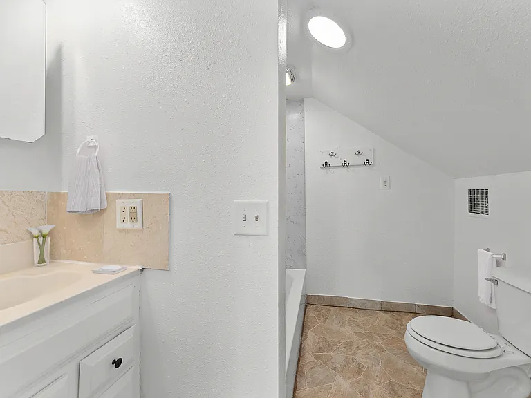 807 S Main Ave #4 — Photo 5
