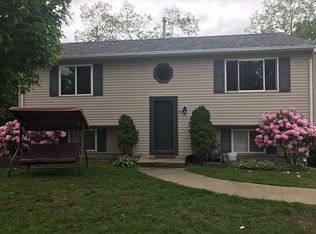 37 Carrs Ln, Warwick, RI 02886