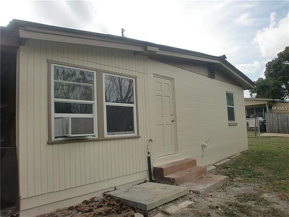 3rd image of 995 N Waycross Cir