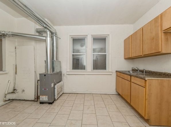 chicago-illinois-2072032355 picture