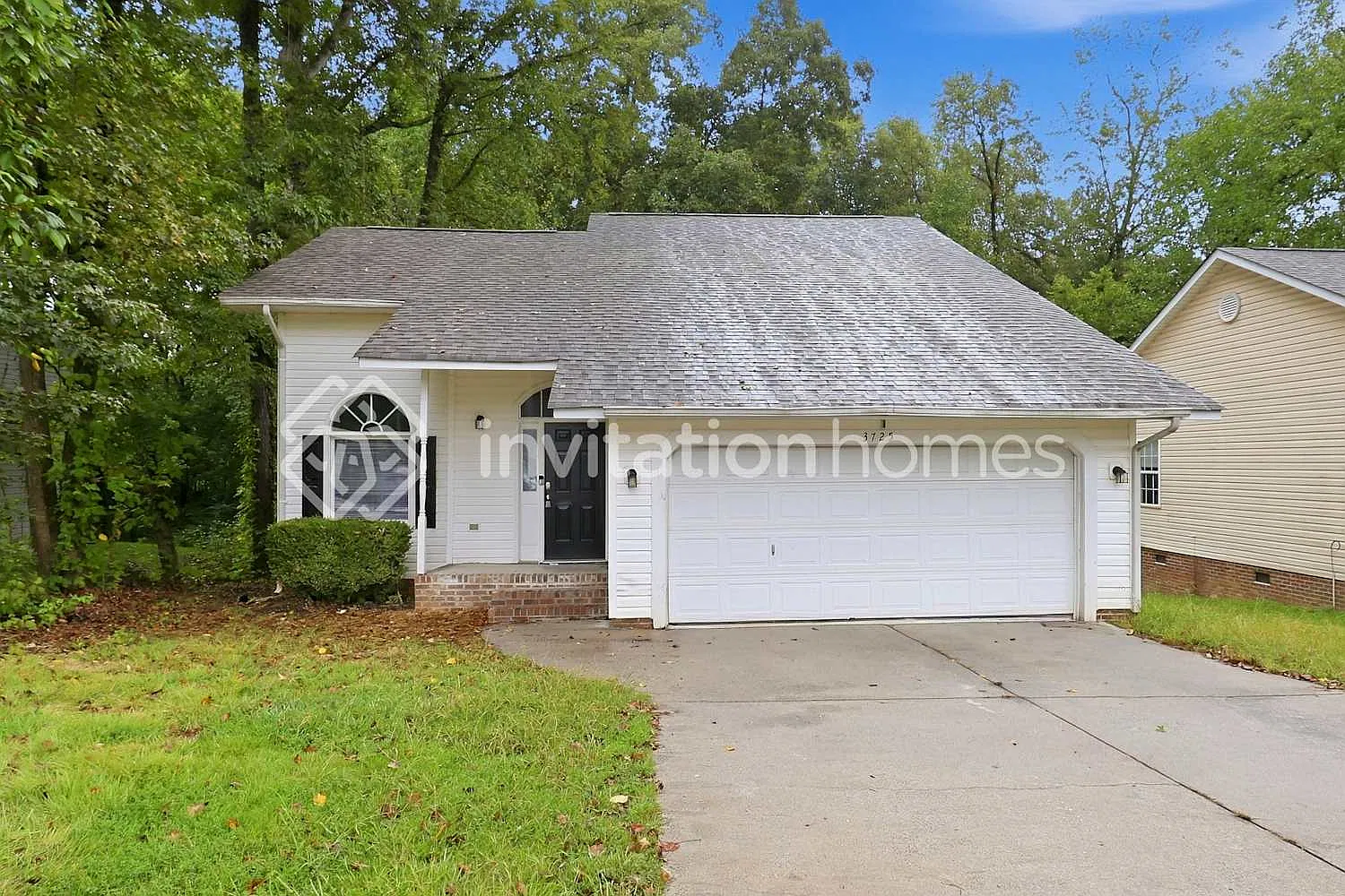 3725 Oakwood Rd Charlotte, NC 28269 — Photo 1