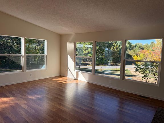 3rd image of 427 N Glover Rd