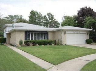2251 Ash St, Des Plaines, IL 60018