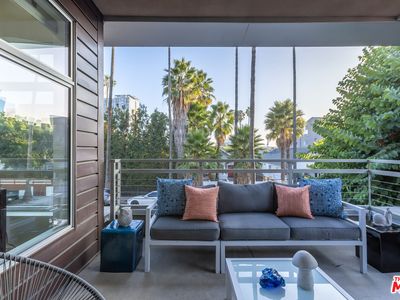 6001 Carlton Way APT 201, Los Angeles, CA, 90028