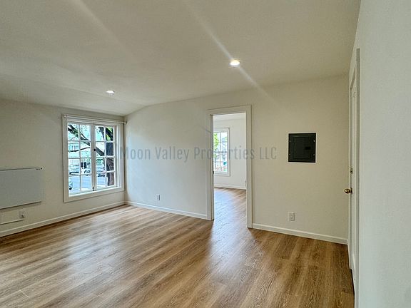 4th image of 117 Caledonia St #A