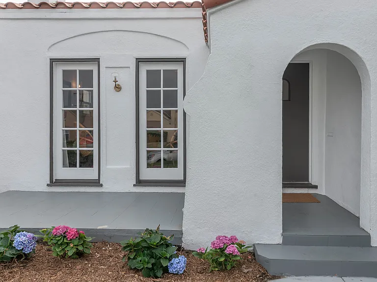 7319 S Hobart Blvd — Photo 39
