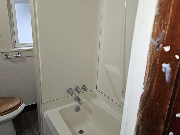 2nd image of 1214 Holmes St Floor 2