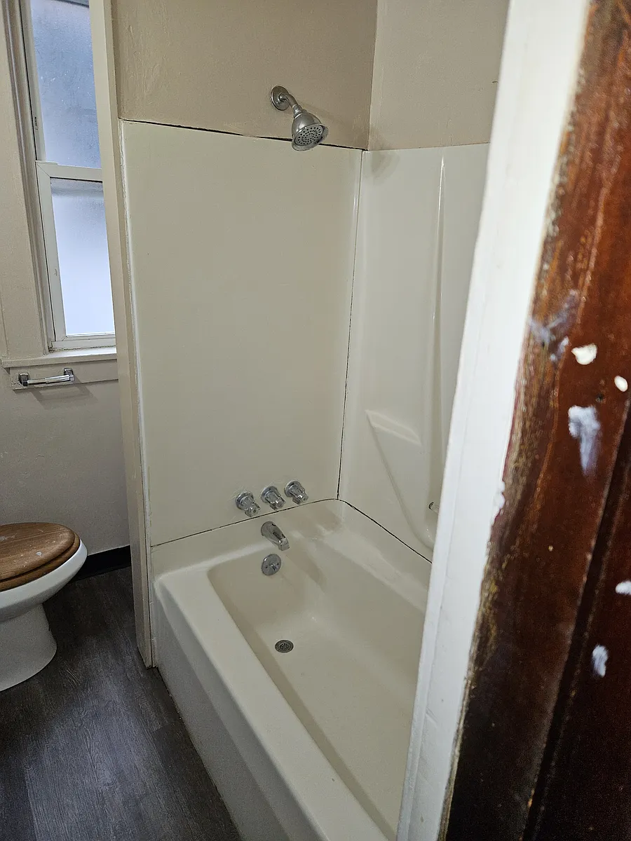 Building Photo - 1214 Holmes St #2