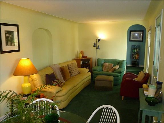 4th image of 20859 Hollywood St