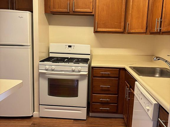 4th image of 2 Bay Club Dr APT 12M