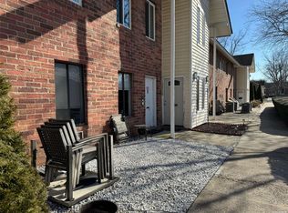 28 Cheyenne Ct #28, Coram, NY 11727