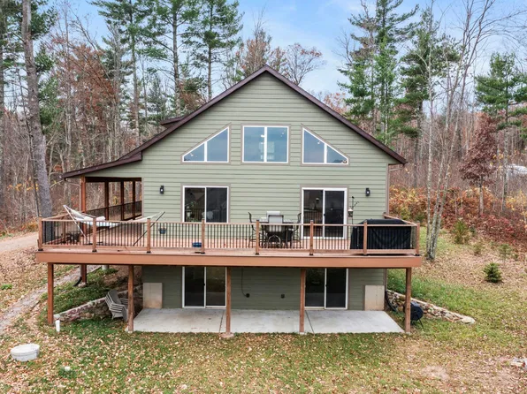 W6103 Foss Ln, Spooner, WI 54801