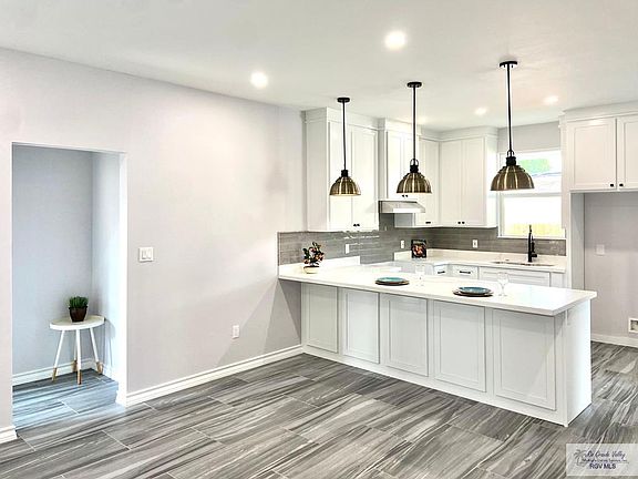 3rd image of 1105 E Madison Ave
