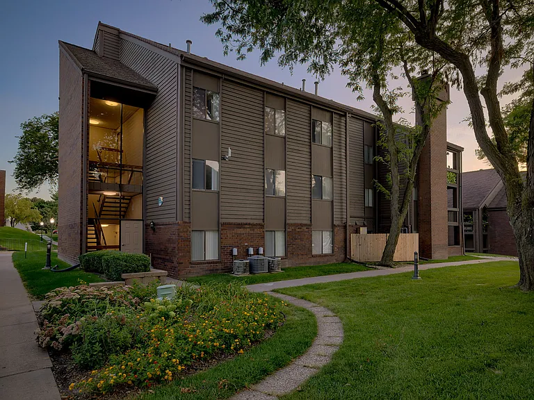 Lake Candlewood Apartments — Photo 7
