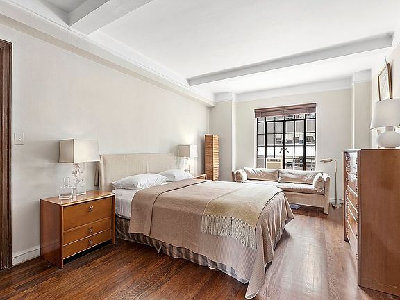 3rd image of 227 E 57th St APT 14B