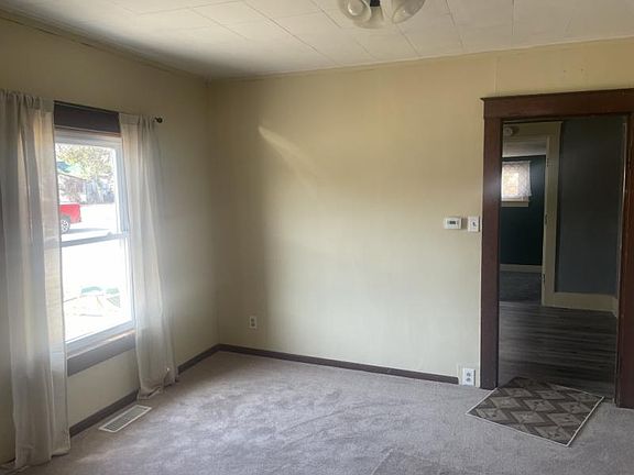5th image of 701 E Frank St