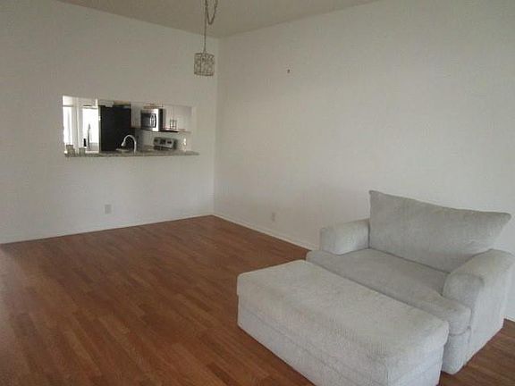 4th image of 5016 Rose Hill Drive #2-102