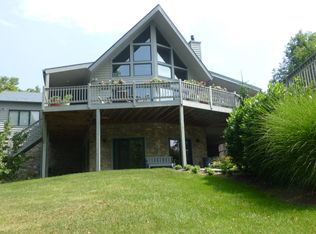 145 Cielo Ln, Berkeley Springs, WV 25411