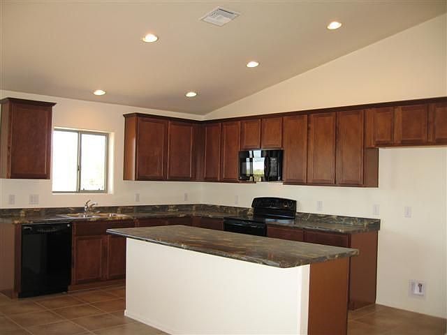 Huge Kitchen w/Island