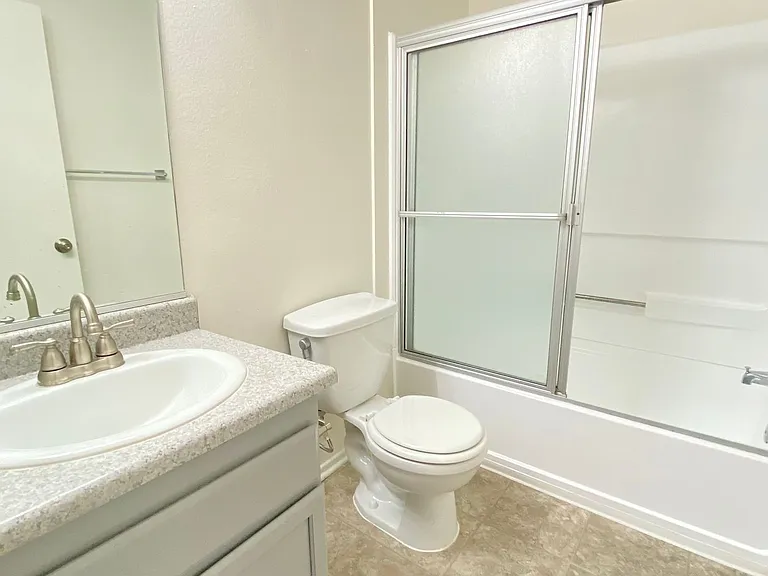 Farmdale Court Apartments — Photo 46