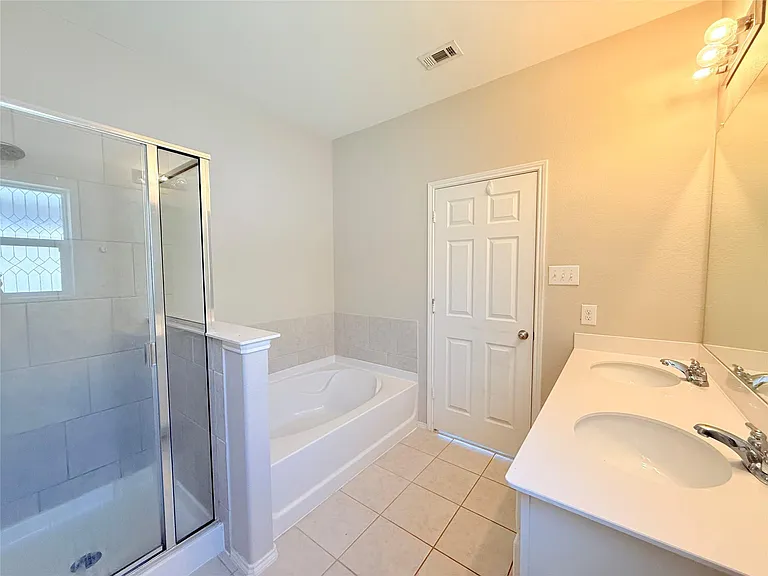 2404 Bermont Red Ln — Photo 10