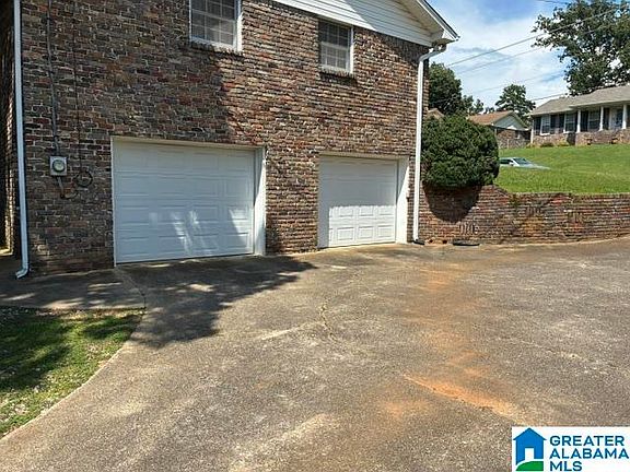 3rd image of 836 Rockingham Rd