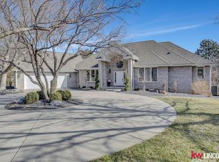 6912 Kings Ct, Lincoln, NE 68516