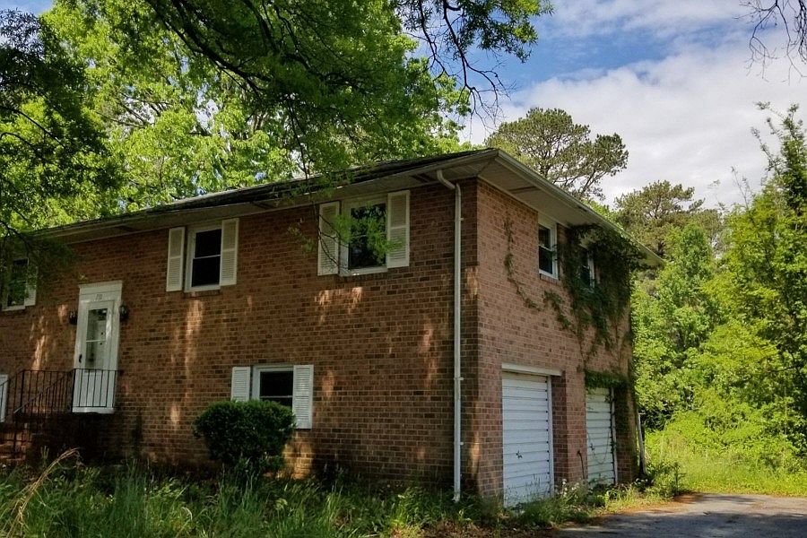 2nd image of 233 Spotswood Dr