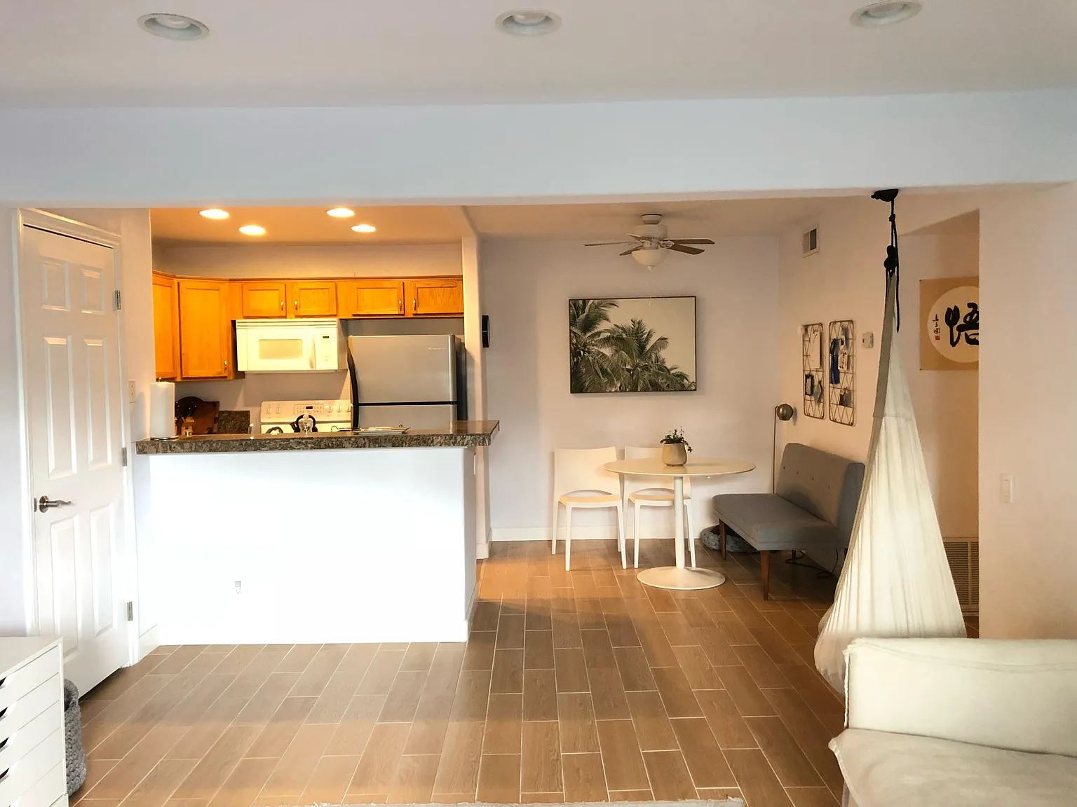 1 bed, 733 sqft, $2,300 — Photo 3