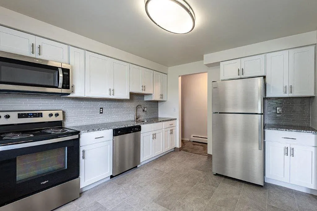 Glenbrook Manor Apartment Homes — Photo 1