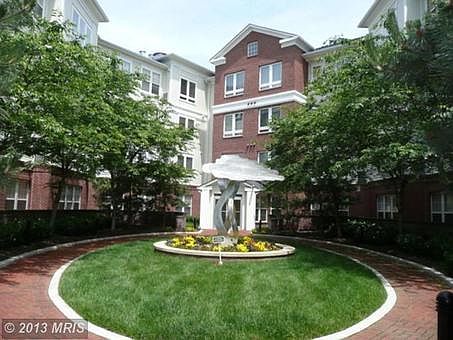 1st image of 801 S Greenbrier St APT 317