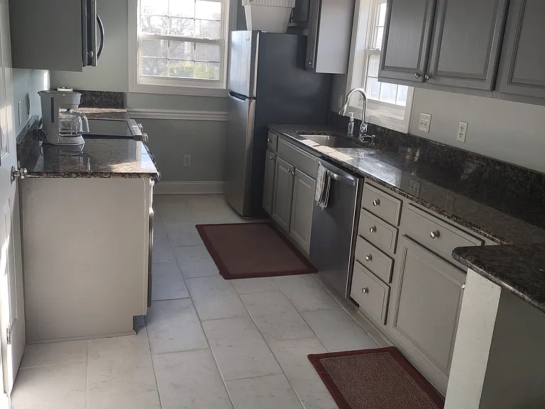 321 Cape Fear Blvd — Photo 2