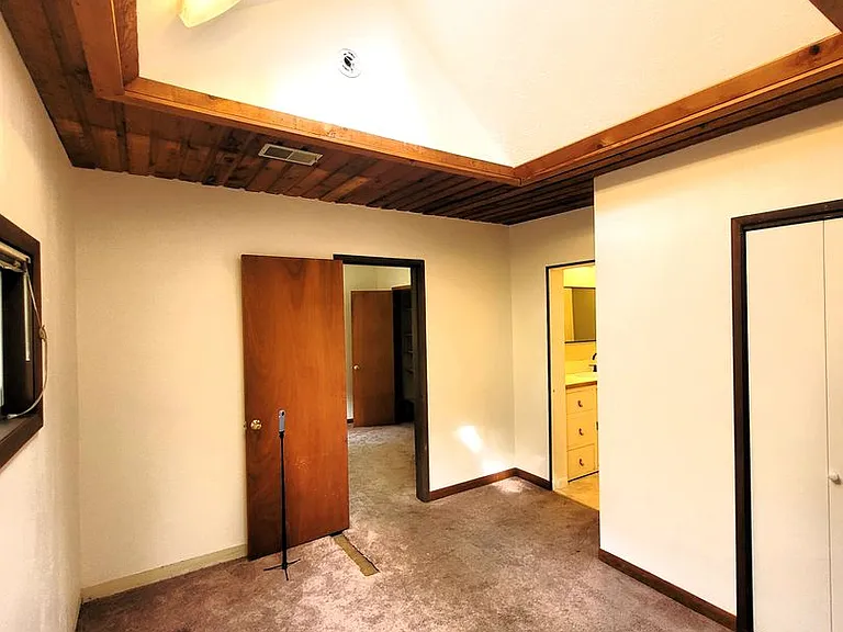 1327 Toledo St — Photo 37