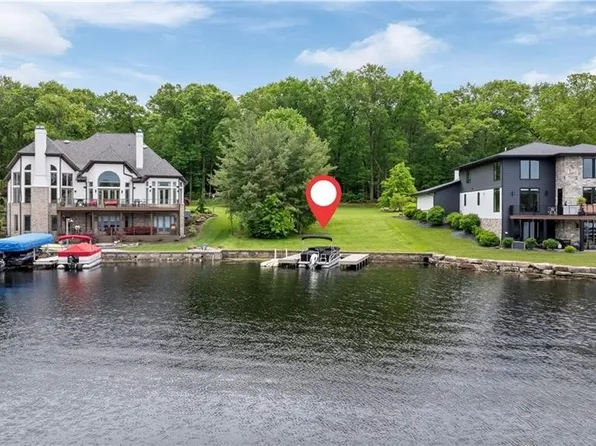 Bayview Ter, Akron, OH 44319