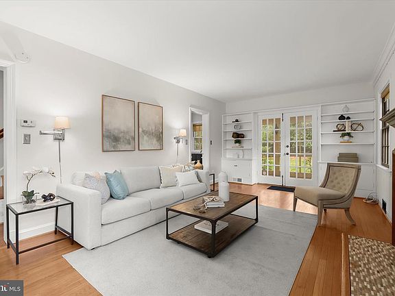 5th image of 4104 Woodberry St