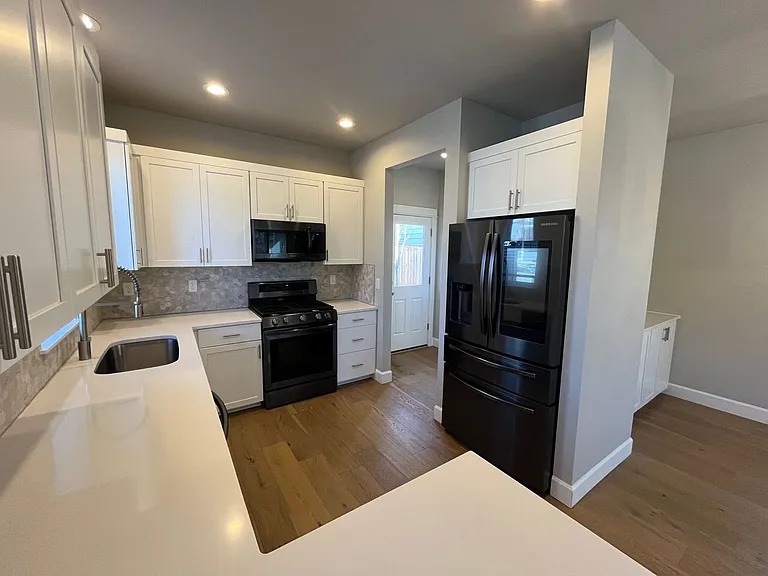 752 NW Ogden Ave — Photo 7